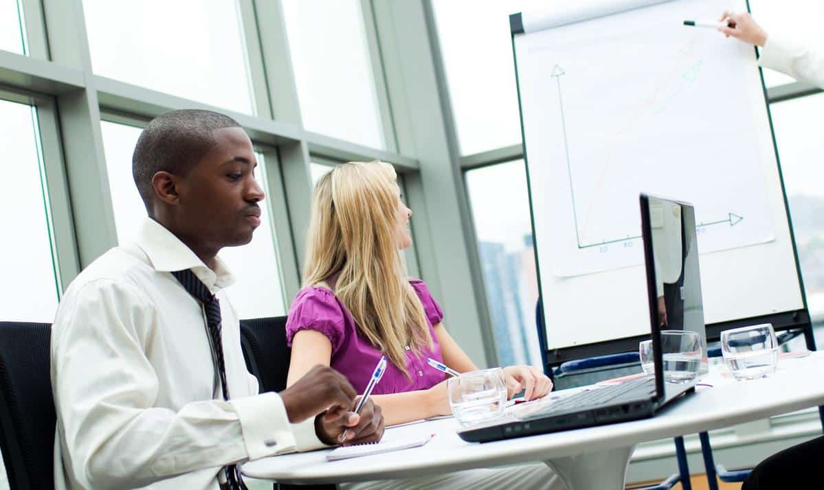 difference formation initiale et continue